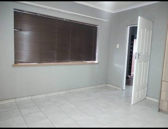 4 BEDROOM HOUSE FOR SALE IN VANDERBIJLPARK CE 2